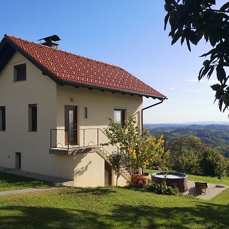 Apartma Hisa Na Ravnah With Hot Tub Pišece Extérieur photo