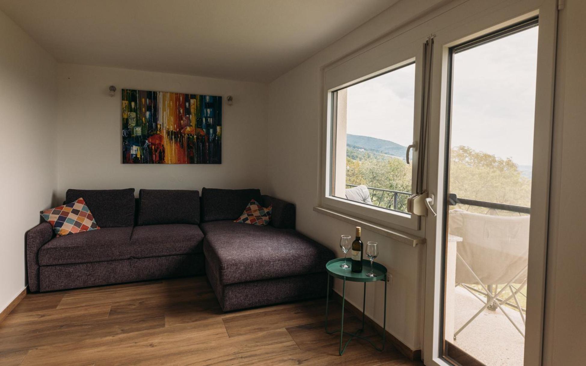 Apartma Hisa Na Ravnah With Hot Tub Pišece Extérieur photo
