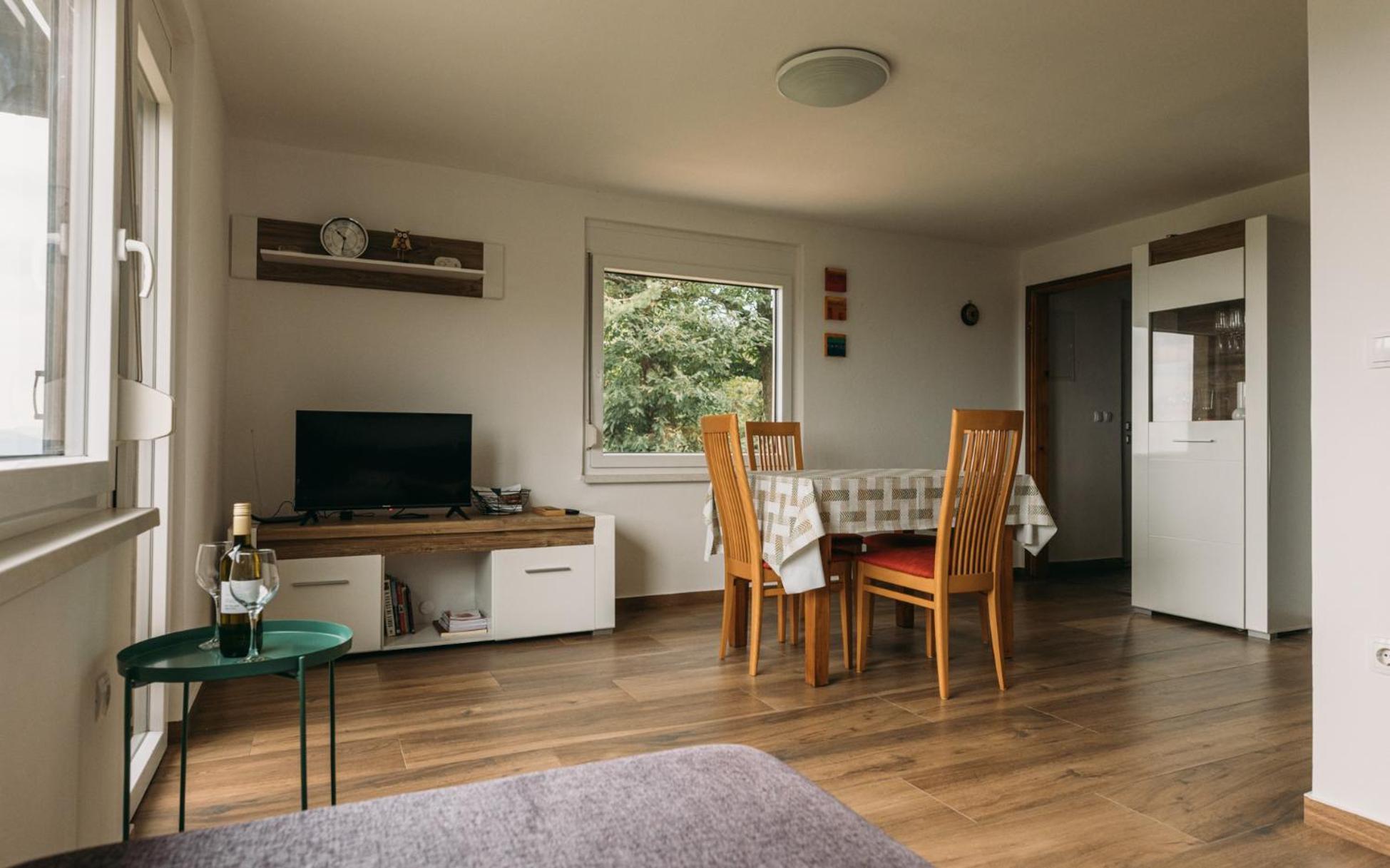Apartma Hisa Na Ravnah With Hot Tub Pišece Extérieur photo