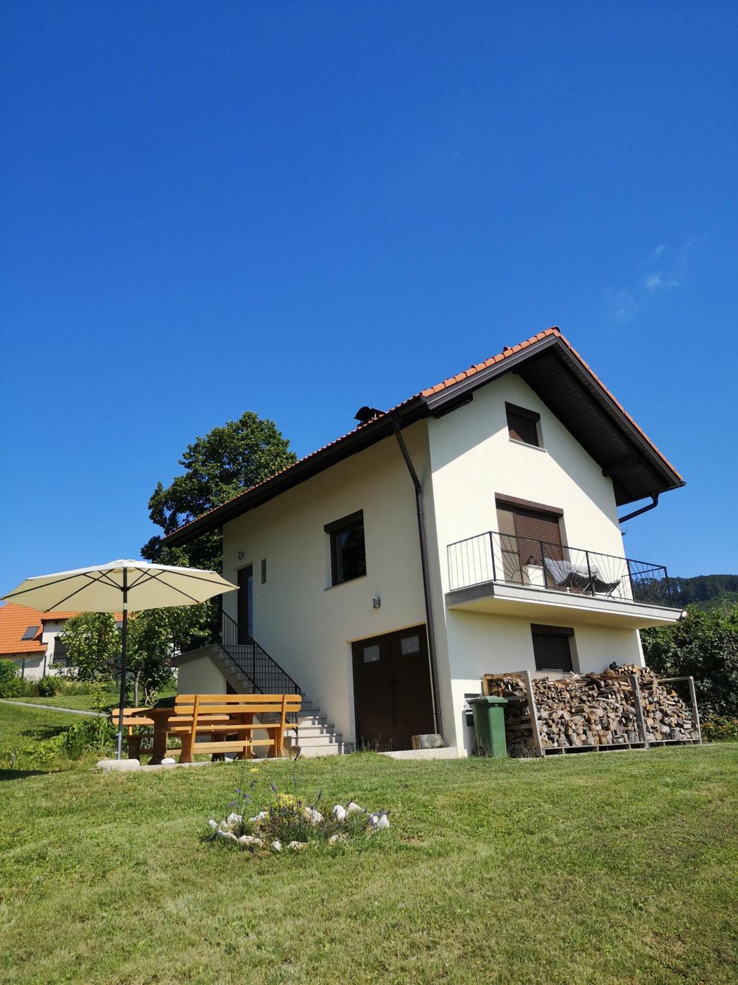 Apartma Hisa Na Ravnah With Hot Tub Pišece Extérieur photo