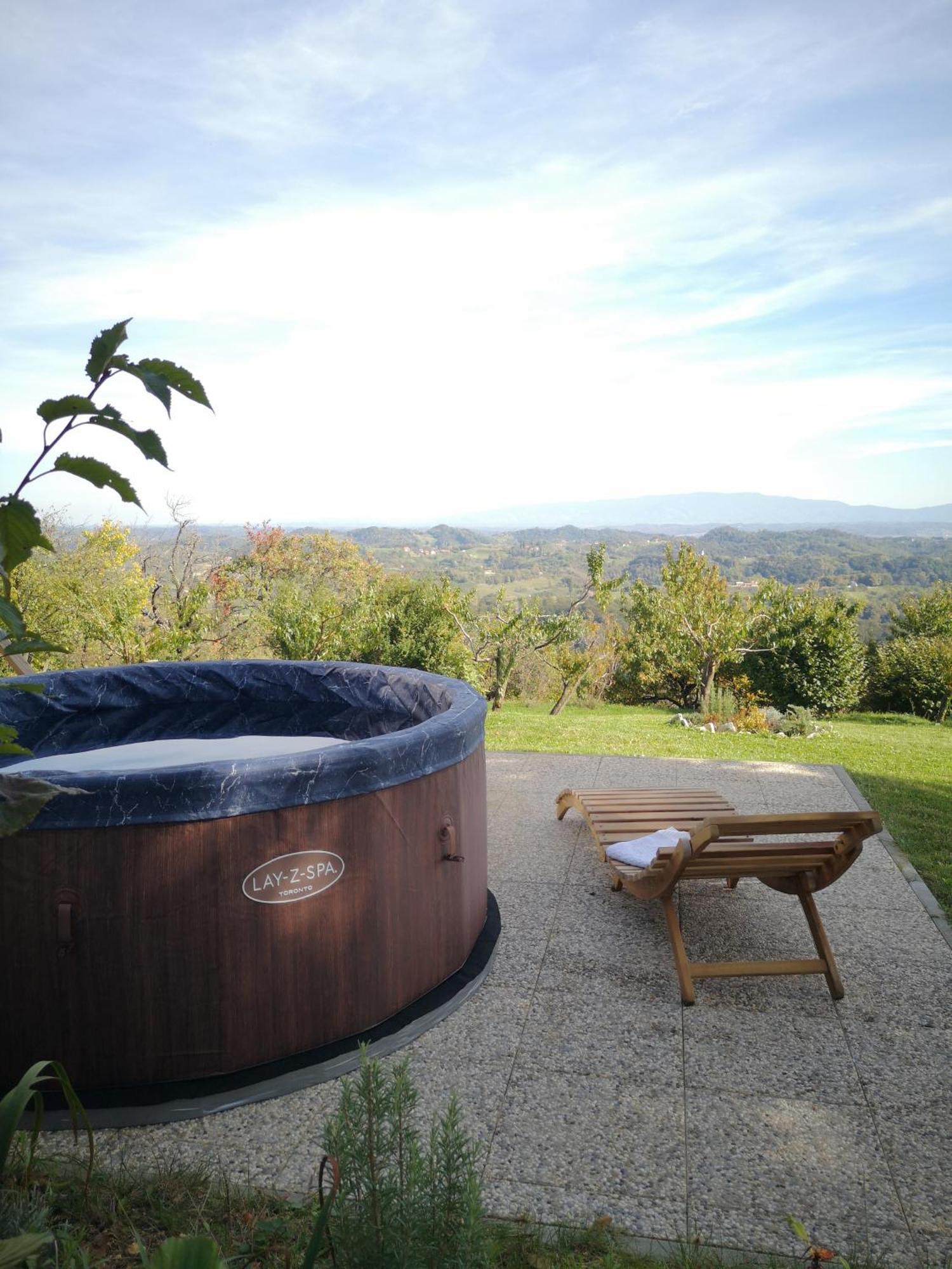 Apartma Hisa Na Ravnah With Hot Tub Pišece Extérieur photo